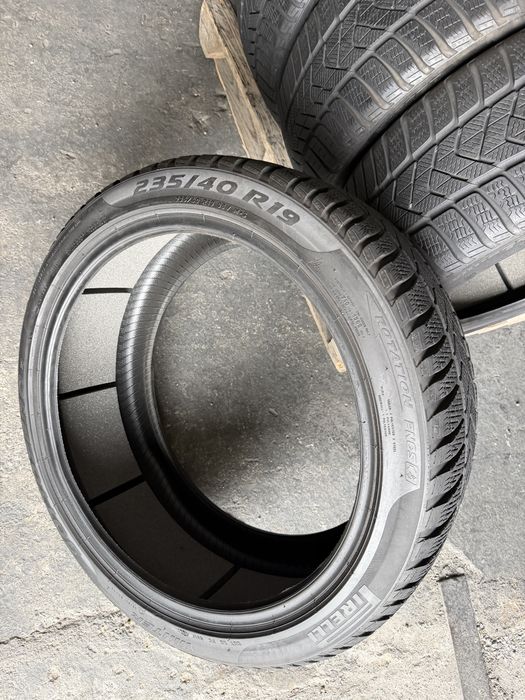 4 anvelope iarna 235/40/19 , Pirelli , TO ( echipate Tesla ) , 6.5 mm !