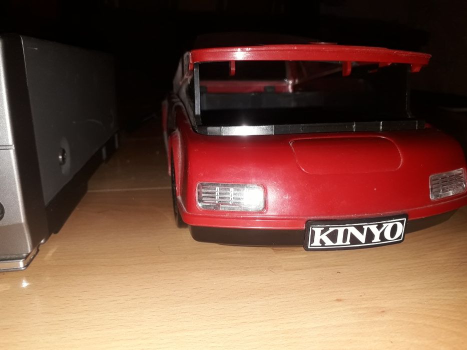 Vând video LG cu tot cu masina de derulat casete video!