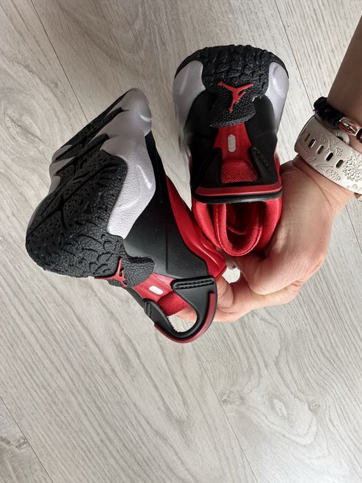 Ghete noi Jordan marimea 22