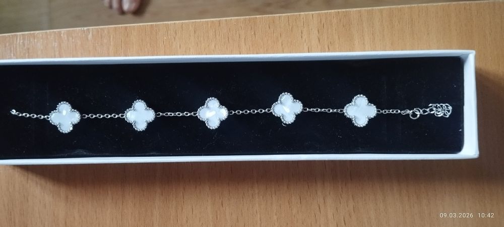 Браслет клевер белый