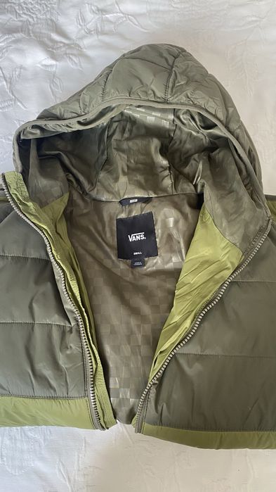 Продам куртку VANS оригинал