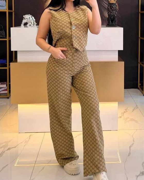 Compleu elegant Gucci  Disponibil în mai multe mărimi M.L.xl.Livrare cu verificare