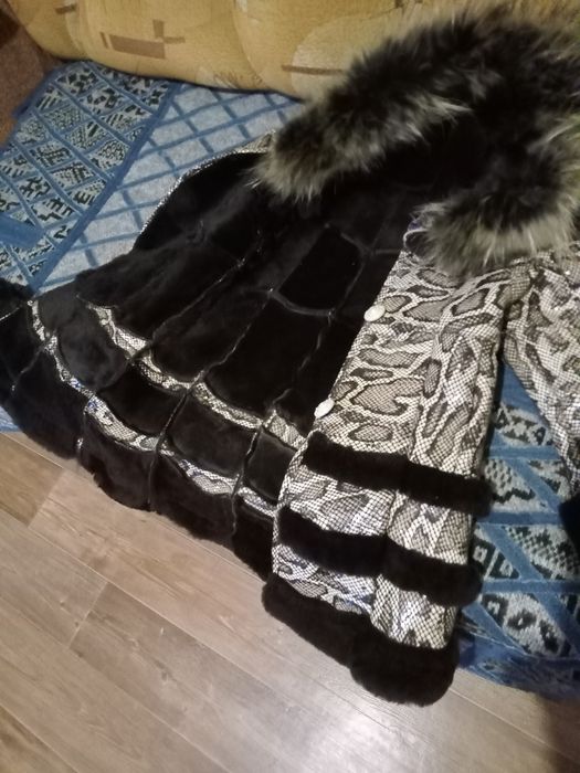 Продам детскую дубленку