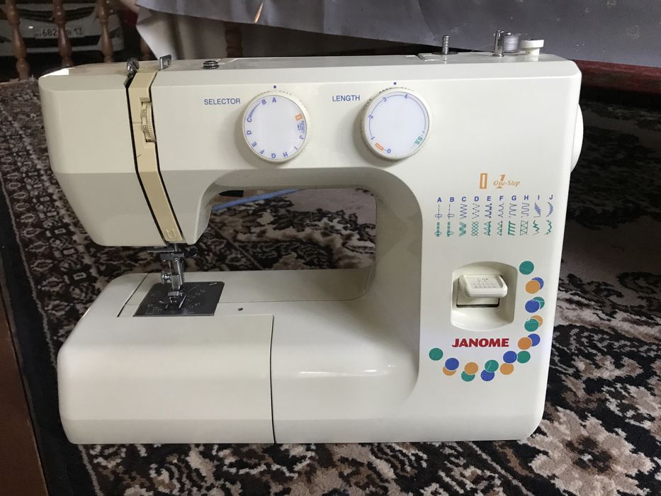 Швейная машина Janome