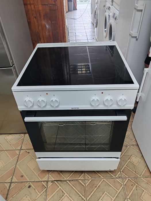 Свободно стояща печка с керамичен плот Gorenje с 2 години Гаранция!