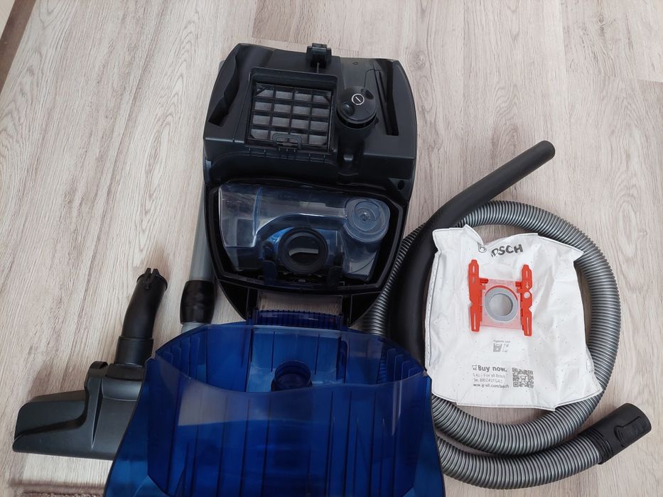 Aspirator Bosch in perfecta stare complet.