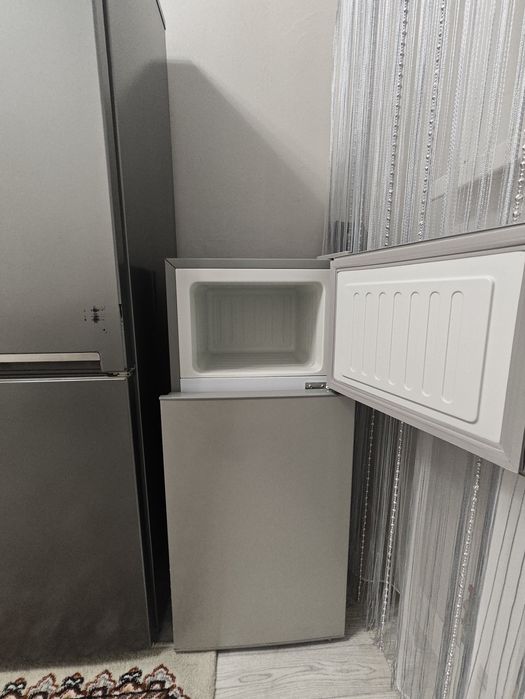 Маленький холодильник