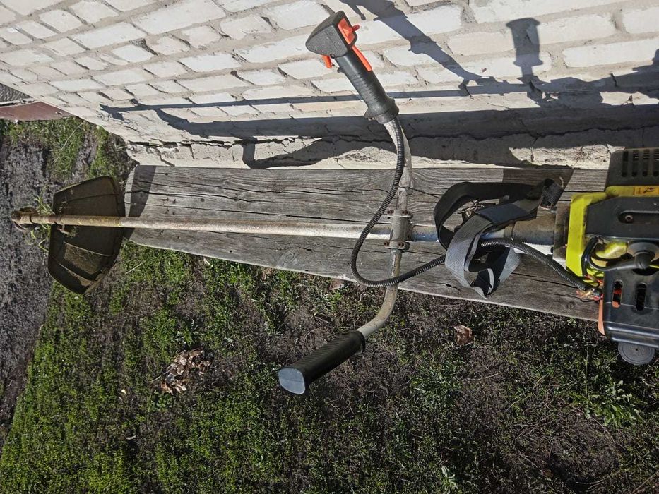 Продам Триммер бензиновый.