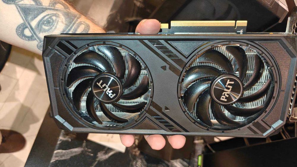 Palit GeForce RTX 4070 Super с 2 години гаранция
