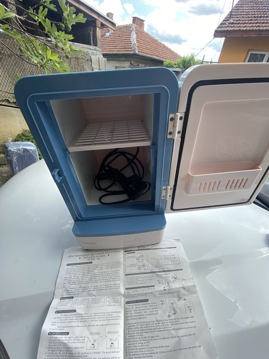 Мини хладилник за автомобил.