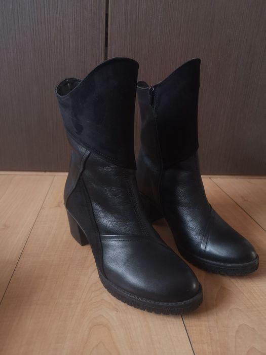 Нови дамски черни боти на нисък ток