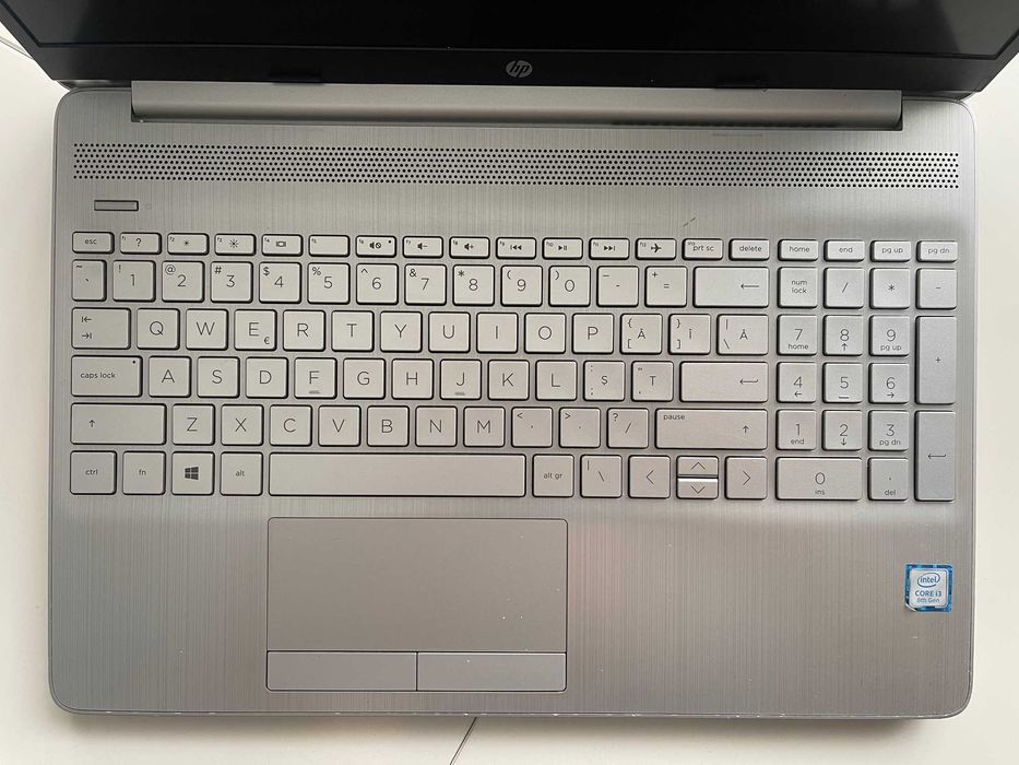 Vand laptop HP i3-8145