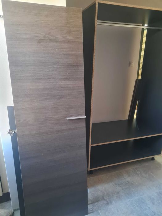 Гардероб,вече разглобен,има и надстройка