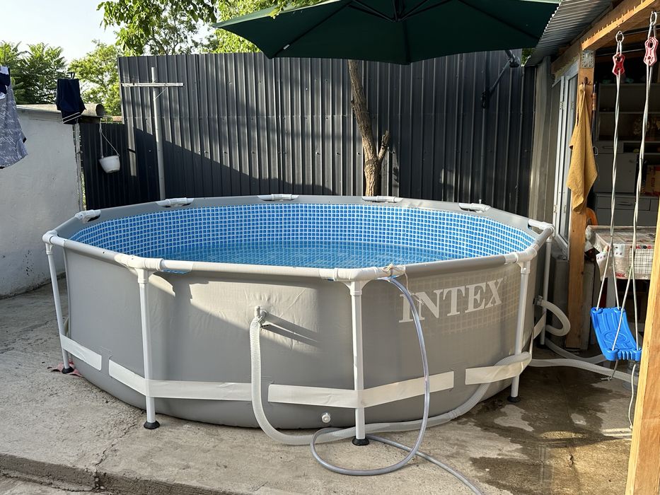 Piscina Intex impecabila