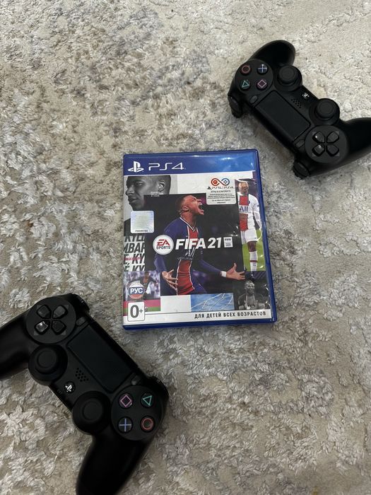 Пс 4 слим на 1ТБ 2 джойстика и диск