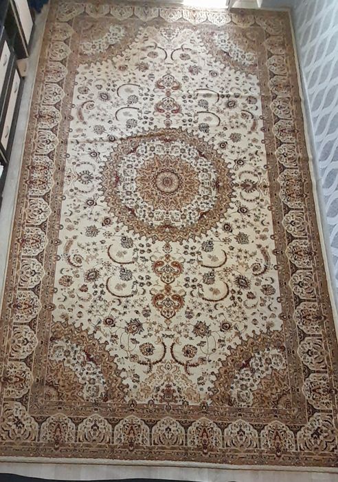 Ковер в отличном состояний  большой