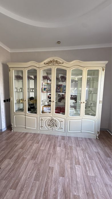 Гарнитур стенный  в хорошем состояний