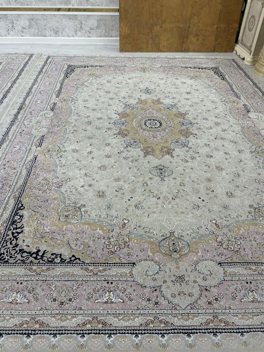 Продается ковер высокого качества.