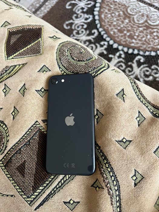 Айфон Se 128 в хорошем состоянии