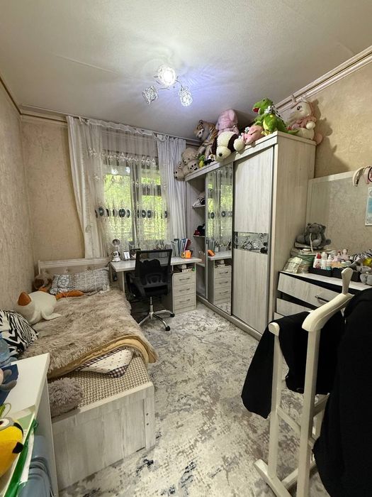 Юнусабад 4 квартал продаётся 4 комнатная 2этаж