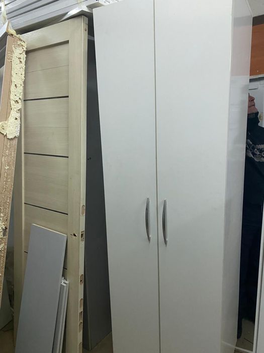 Шкаф плательный! Для верхней повседневной одежды! В идеале!