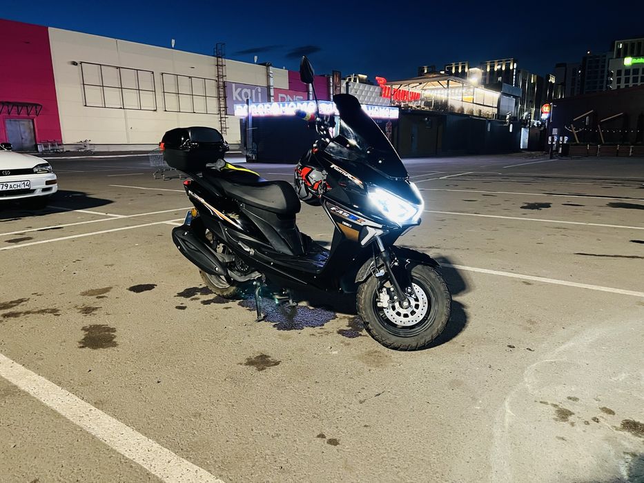 Продам скутер лия макси