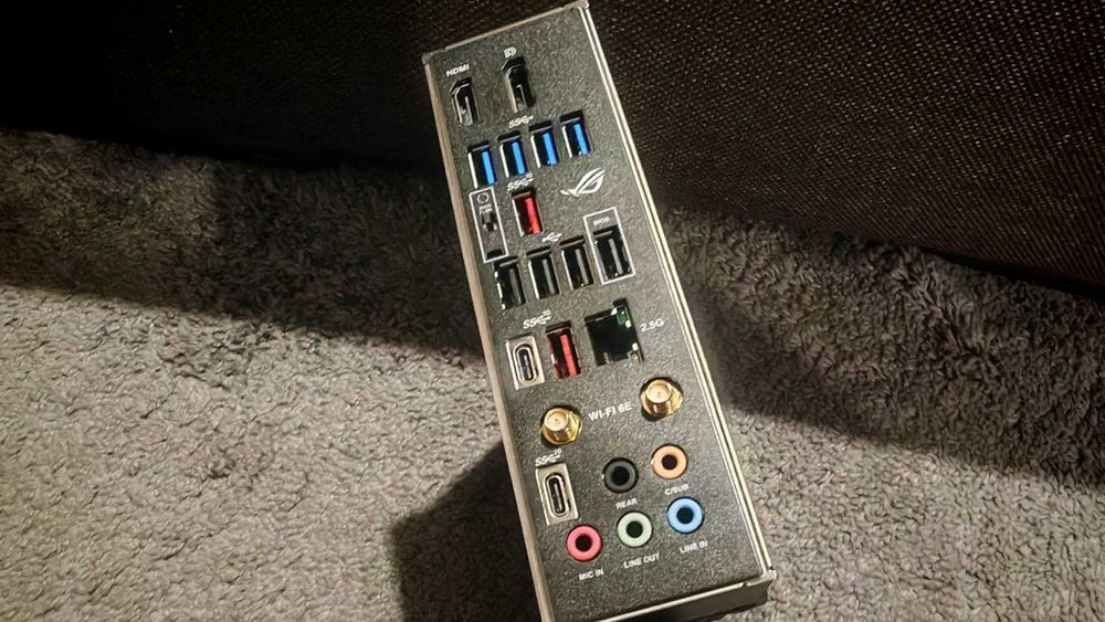 ASUS ROG Strix B650E-F Gaming WiFi + RYZEN 5 9600X 6-Core