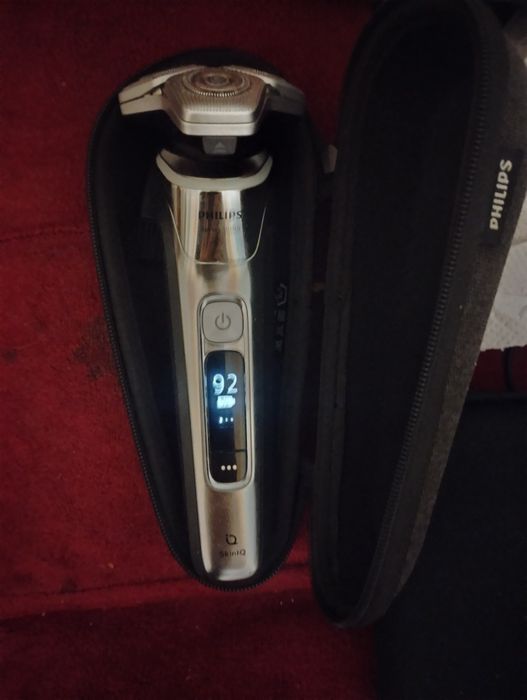 Vând aparat bărbierit Philips