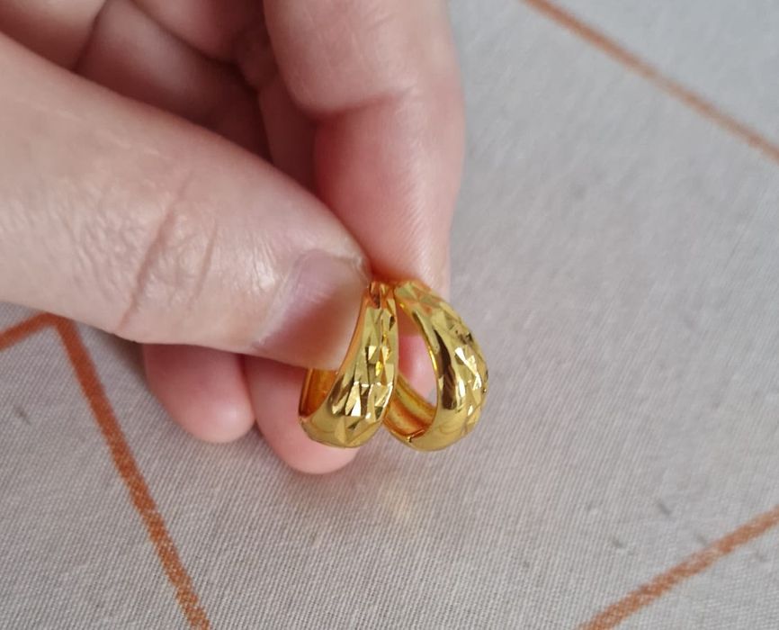 Құм алтын сырға, цепочка