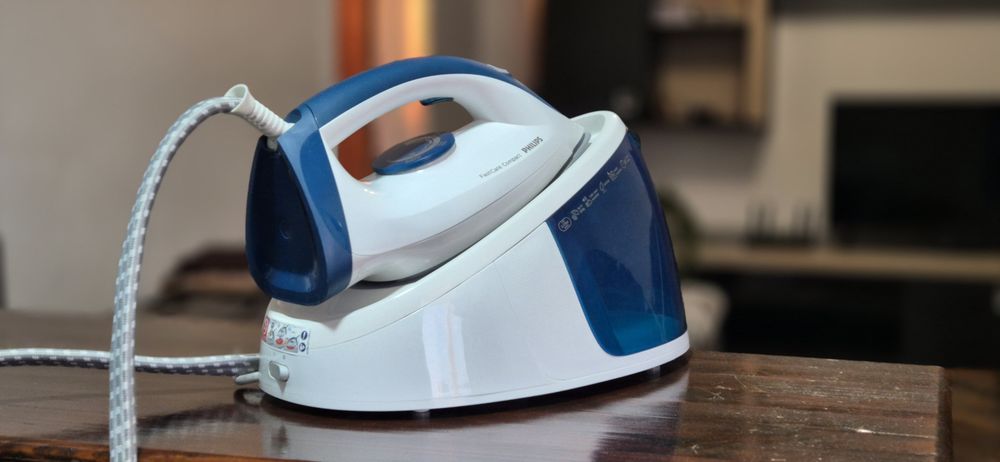 Vând stație de călcat Philips FastCare Compact GC6722/20 (predare personală fizic!)