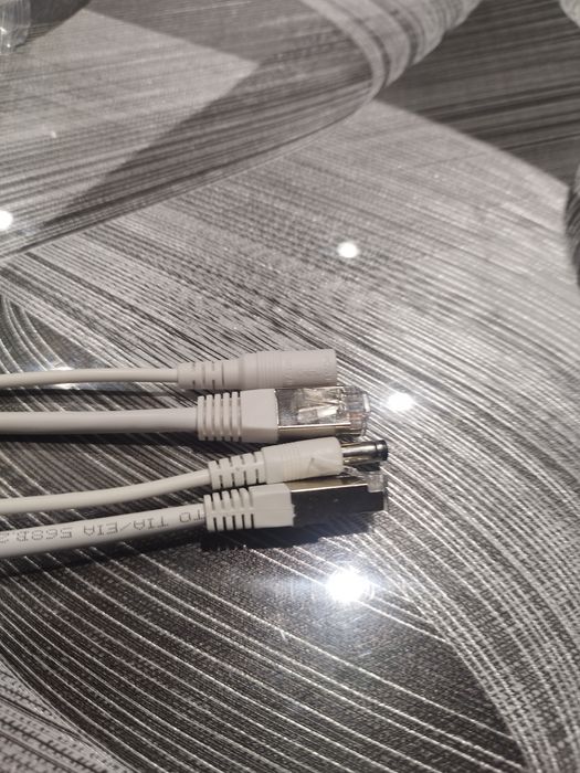 Gigabit PoE injector