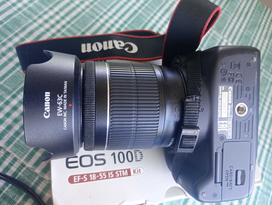 Canon EOS 100D и обектив 18-55mm IS STM