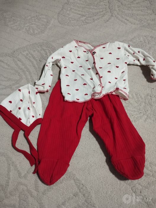 Продам большую сумку с детскими вещами для девочки.