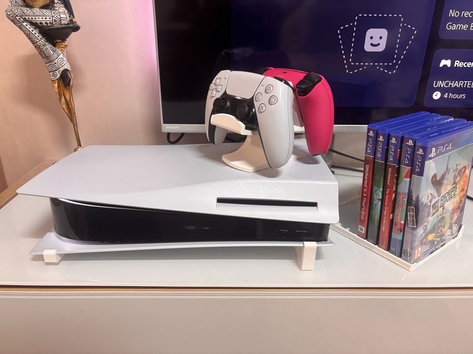 PlayStation 5 Disc Edition + 2 Джойстика + 5 игри Бартер