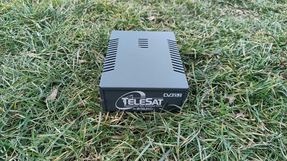 Antena satelit automata marca Teleco model Telesat.