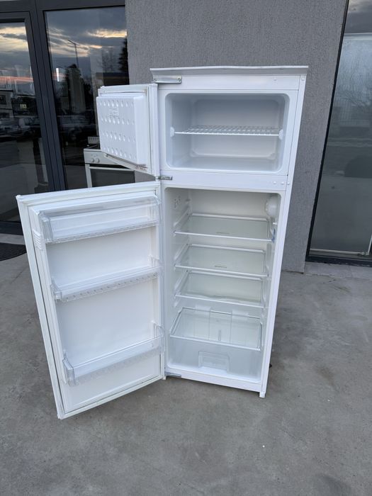 Хладилник с камера 144 см