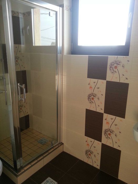 Finisaje interioare și construcții case la roșu