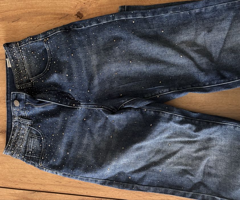 Дънки с камъни отпред и отзад