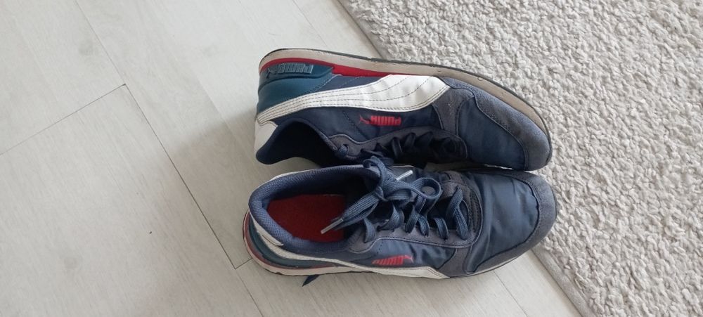 Vand pantofi sport Puma,purtați,in stare buna.marimea 39.