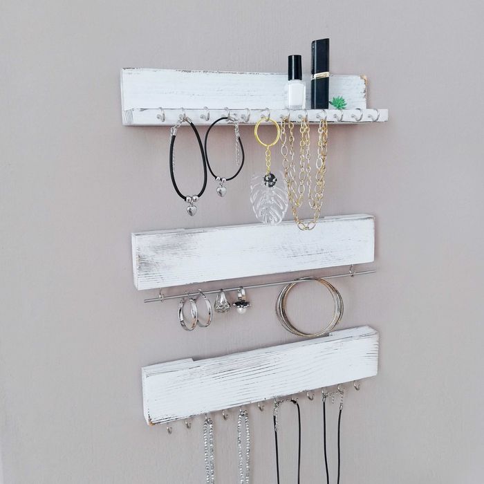 Органайзер бижута медали за стена дървен с кукички поставка закачалка