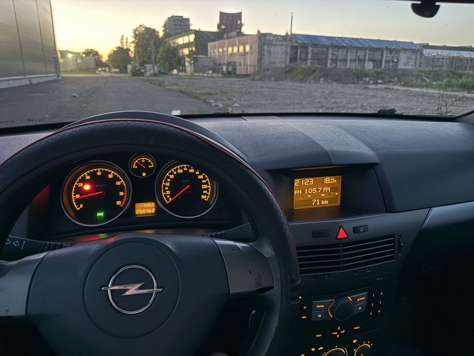 Opel Astra H GTC