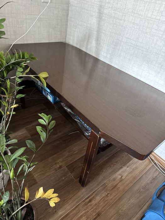 Продается столик подставной