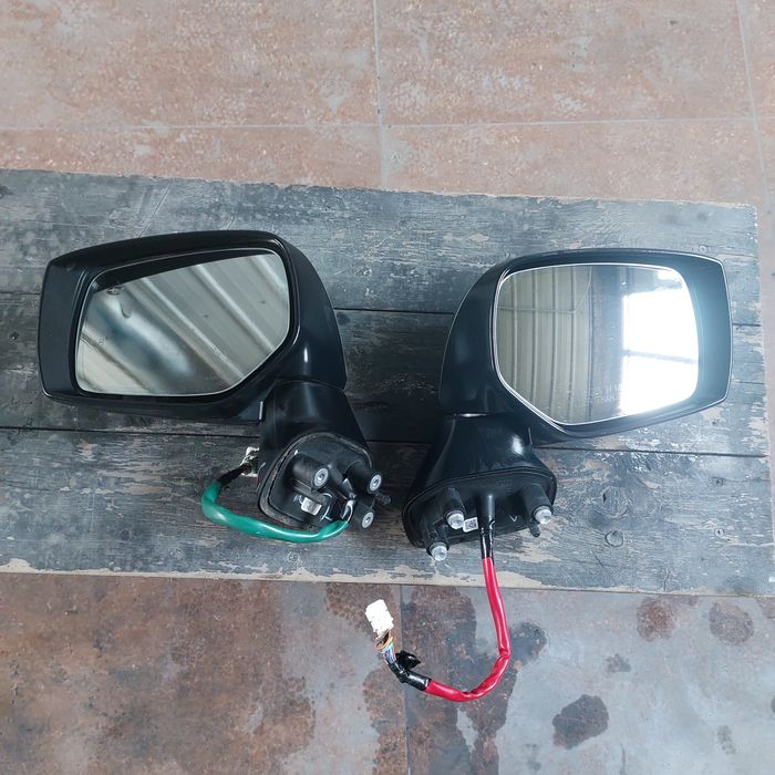 Зеркала на Subaru.