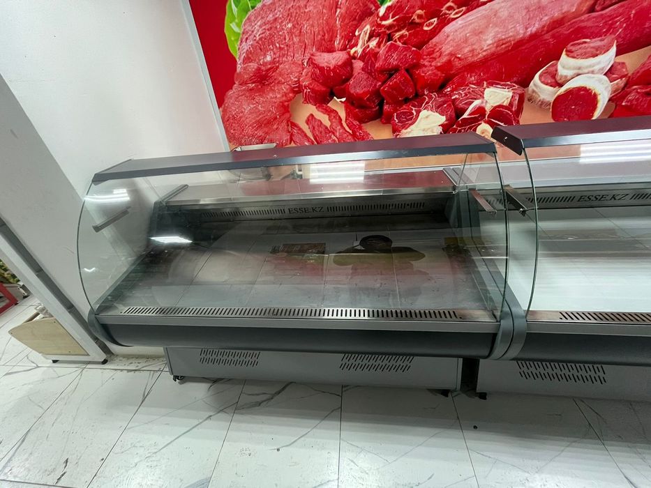 Две холодилные витрины и морозилник 380 L