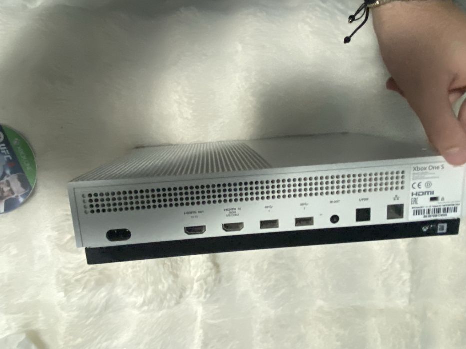 Xbox One S 2 manete 6 jocuri