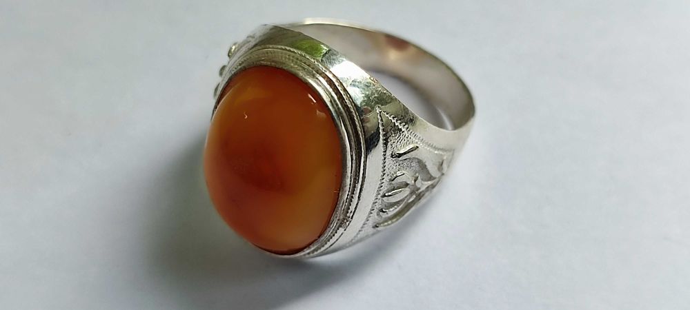 Кольцо серебряное с камнем ЯНТАРЬ разм.20