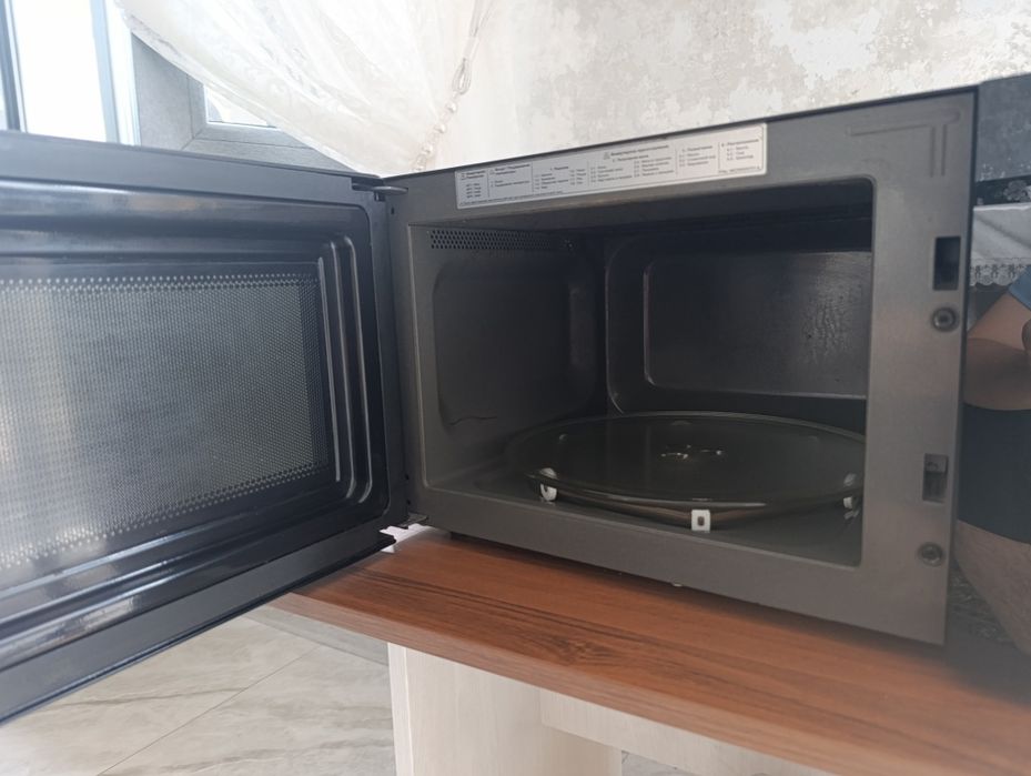 Микроволновая печь LG NeoChef Smart Inverter MS2595GIS