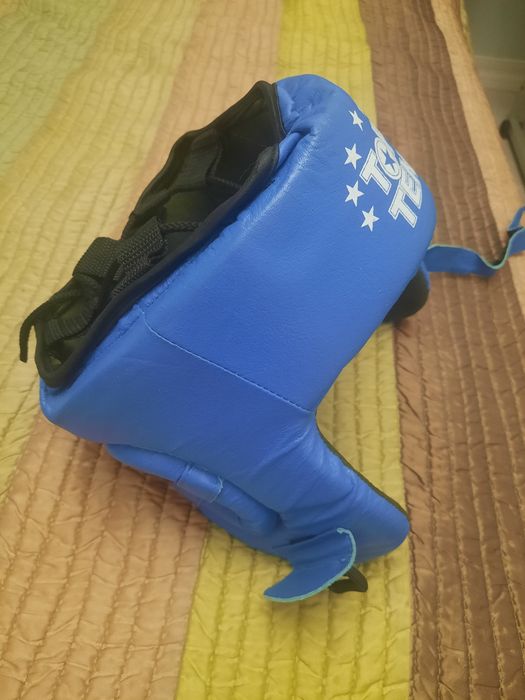 Продам шлем, перчатки, щитки