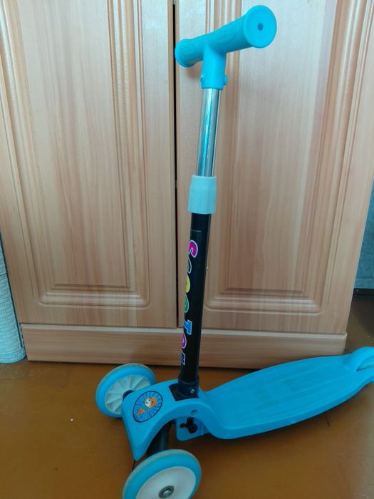 Качеля, толокар, самокат