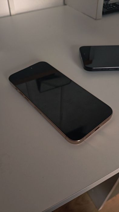 Smartphone Nou Auriu